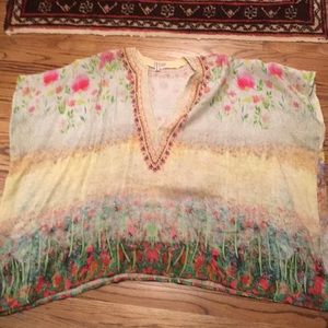 Gorgeous tunic only worn 3 times..one sz fits most